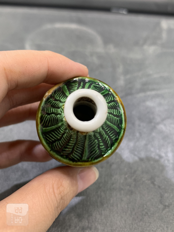 清晚期素三彩堆塑蕉叶纹福寿纹鼻烟壶 - 图6